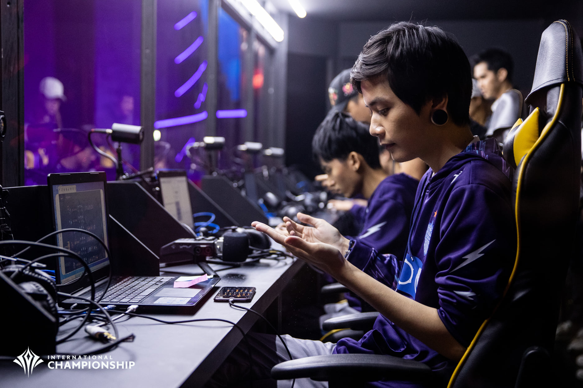 จบที่นี่ !Overfly ตอบชัดไม่ย้ายทีมแล้ว เผยไอดอลในวงการ RoV | ONE ...