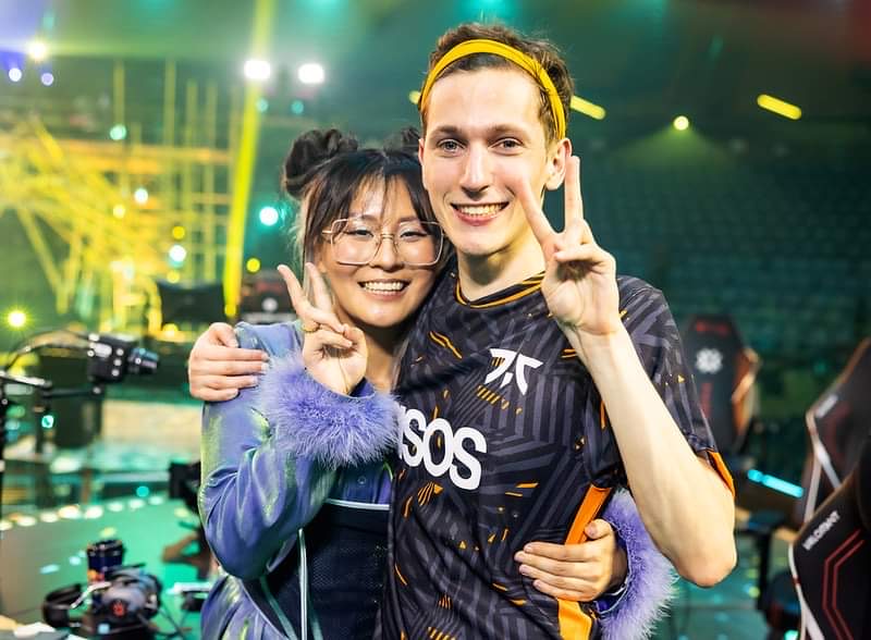 Boaster โชว์แร็พระหว่างชมแมตช์ Natus Vincere ชน Team Vitality
