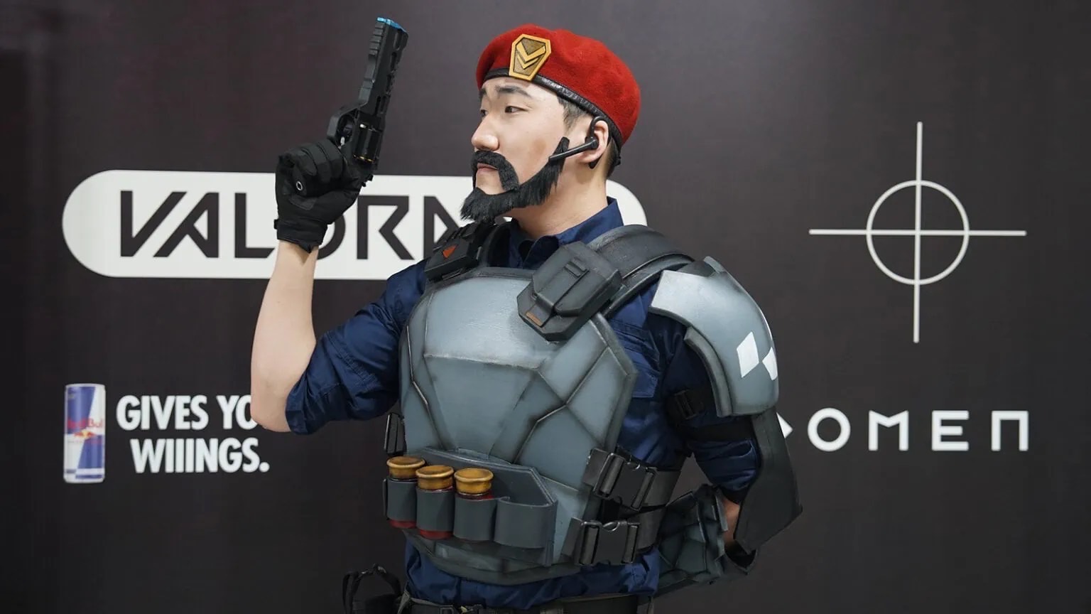 แฟน Valorant โชว์คอสเพลย์ Brimstone แบบจัดเต็ม ONE Esports Thailand