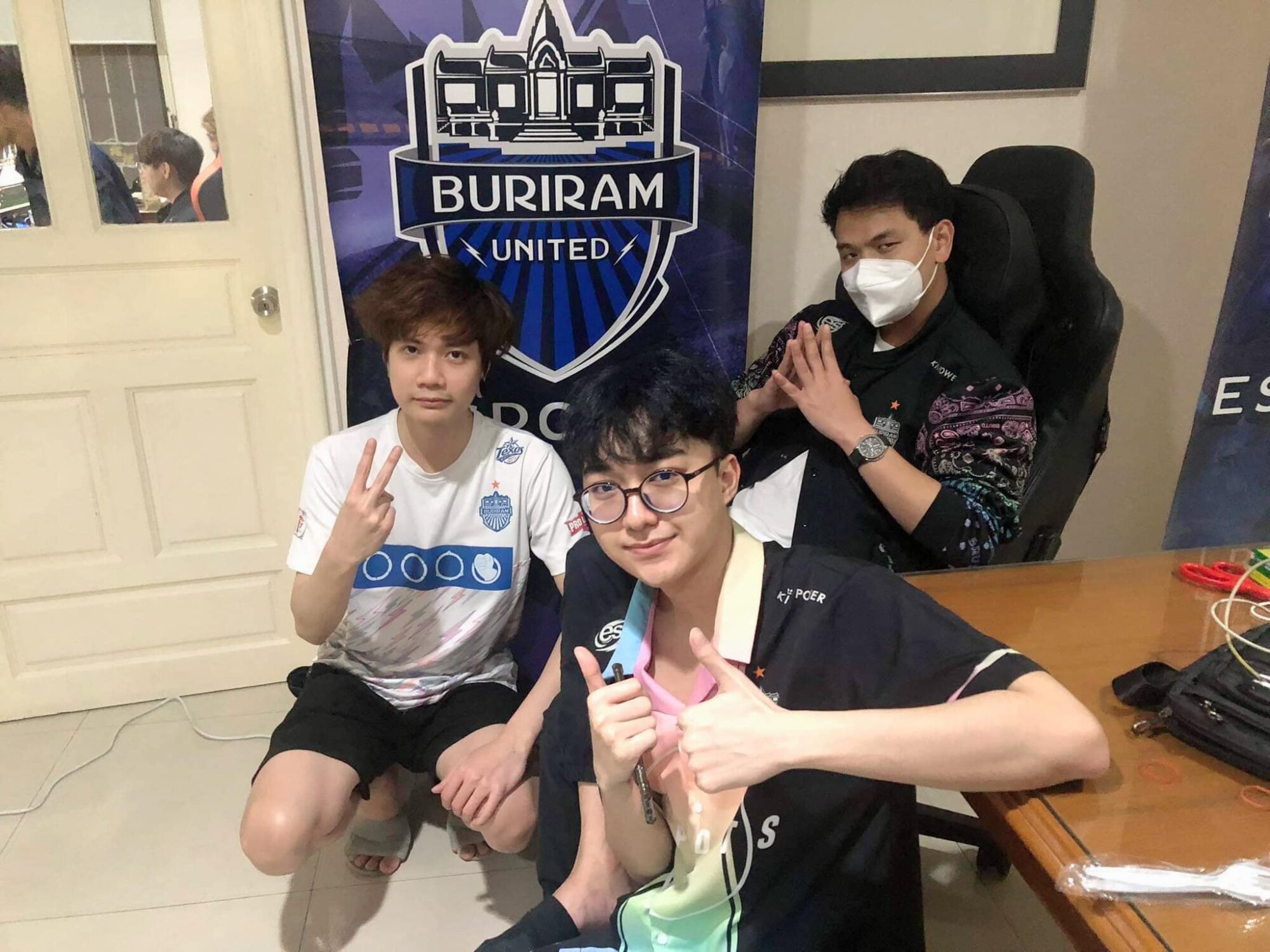 Overfly ภูมิใจแข่ง RoV จนมีเงินปิดบ้านเป็นของตัวเอง | ONE Esports Thailand