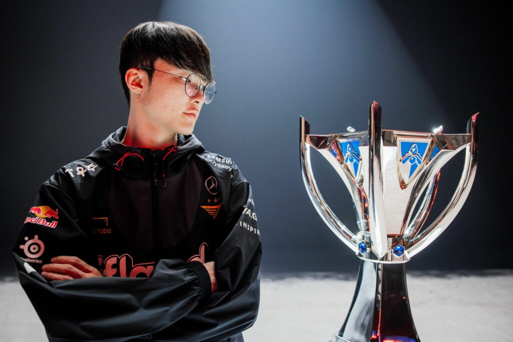 T1 เอาชนะ Weibo Gaming 3-0 คว้าแชมป์ Worlds 2023